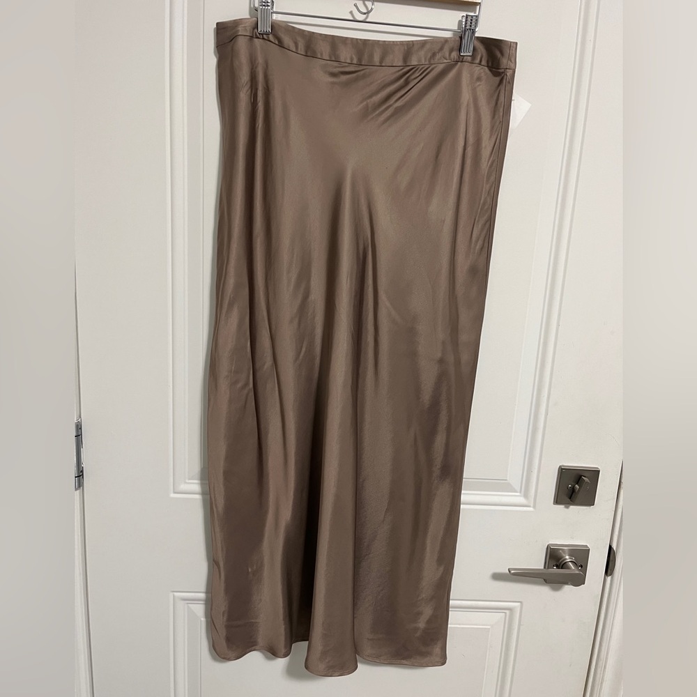 NWT - Frank & Oak Women’s Satin Midi Skirt - Size L